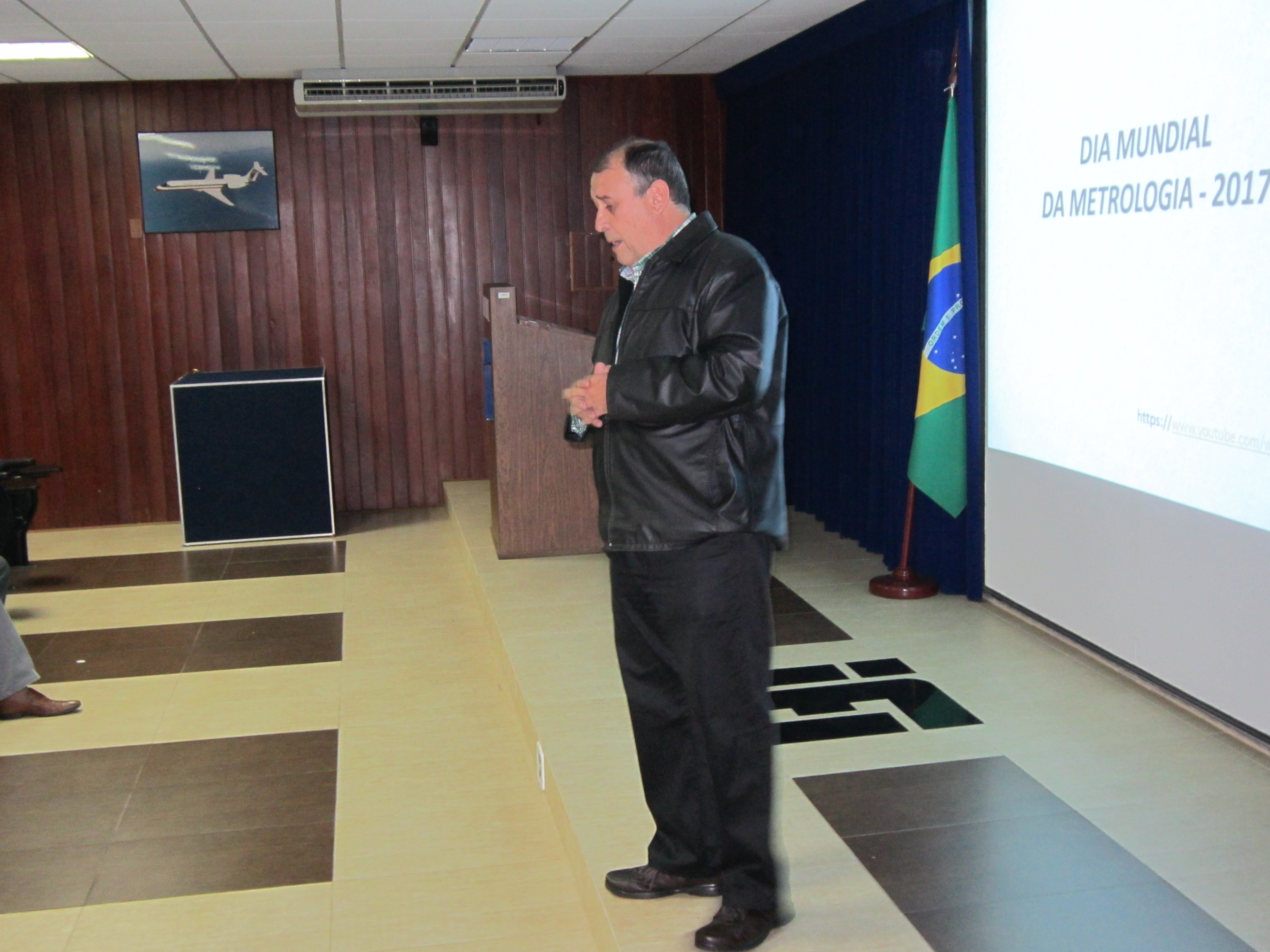 Engenheiro Nelson Salgado ministra palestra sobre dia da metrologia no Auditório Azul do IFI 